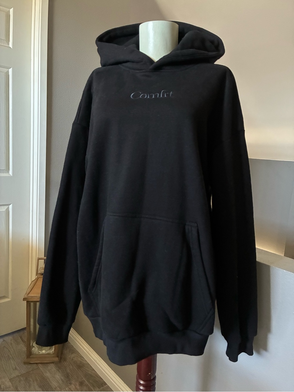 Comfrt Black Sweatshirt Large